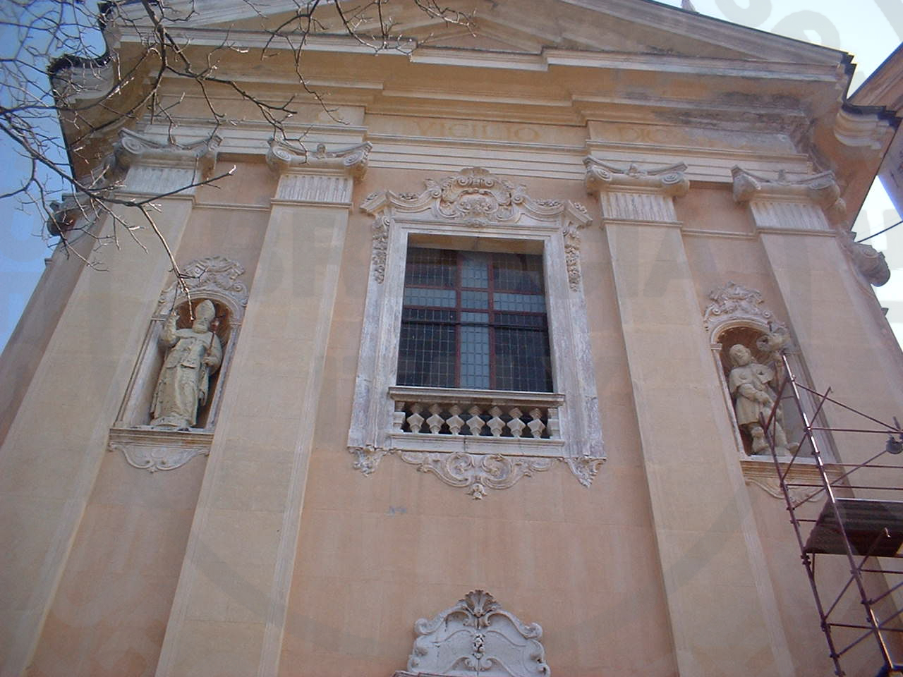Il restauro delle sculture presenti sulla facciata della Chiesa Parrocchiale di San Vigilio in Lodrino (BS)