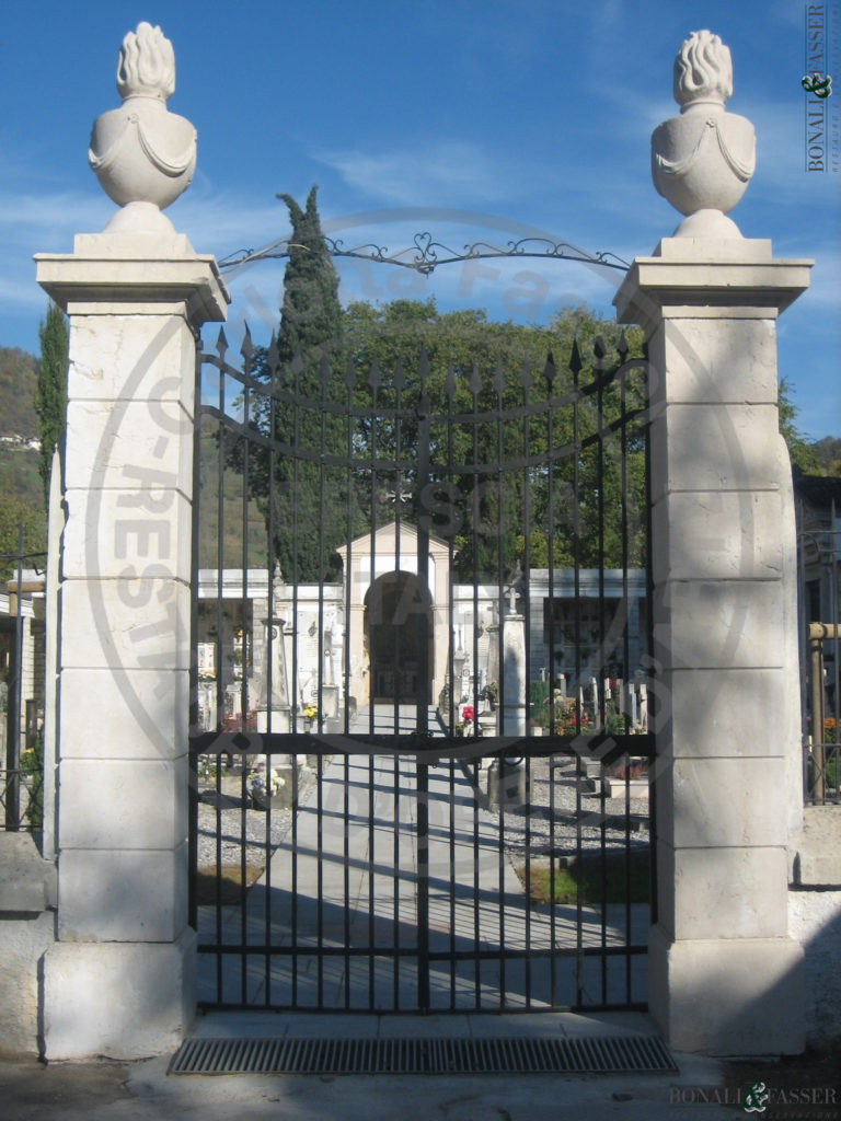 Marcheno, Portale Cimitero